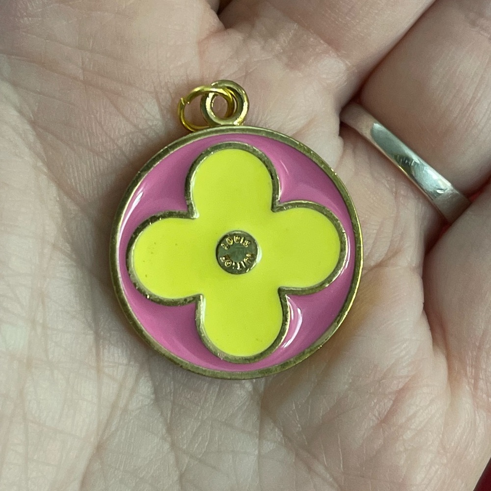 All kinds of luxury charms, zipper pulls and buttons! - Picture 7 of 14
